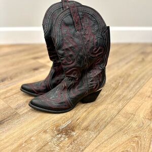 Black Leather Cowgirl Boots with Red Stitching | Westerncore Rodeo Style